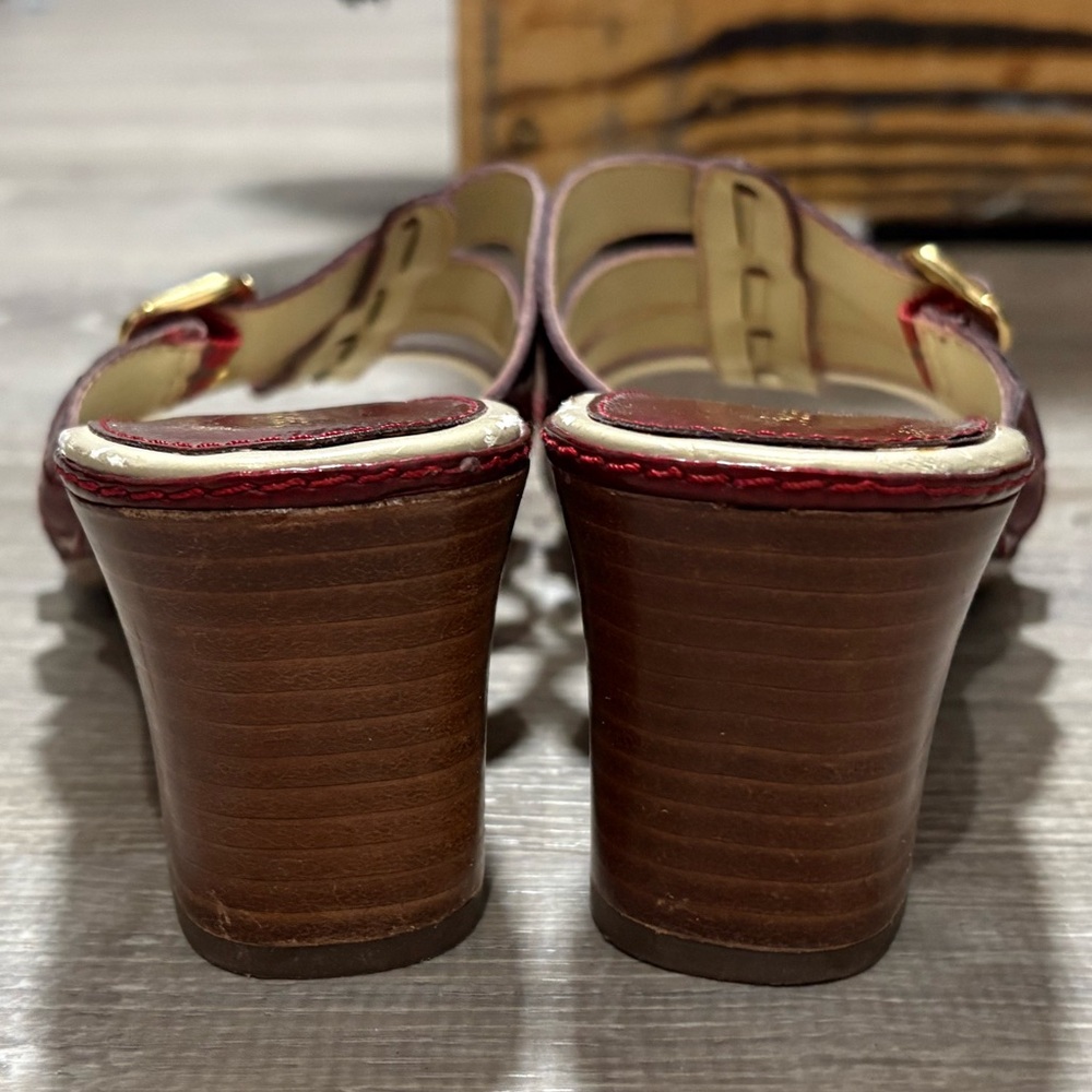 Liz Claiborne Burgundy Sandals - Picture 6 of 9